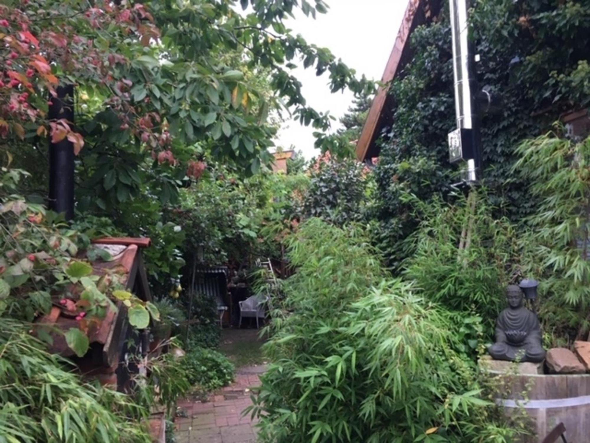 Grosse Hobbithoehle Mit Gemeinschaftsgarten นอยชตัดท์ อัม รูเบนแบร์เกอ ภายนอก รูปภาพ